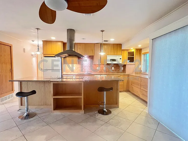 2000 Willow Ln — Photo 3