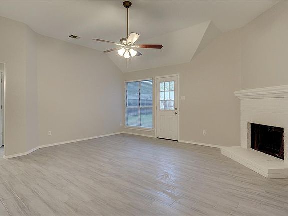 2nd image of 1307 Old Knoll Dr