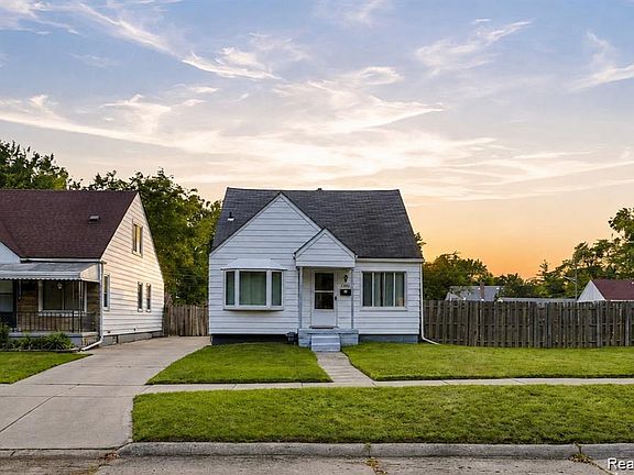 2nd image of 21227 Panama St