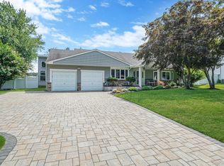 68 Steven Pl, Smithtown, NY 11787