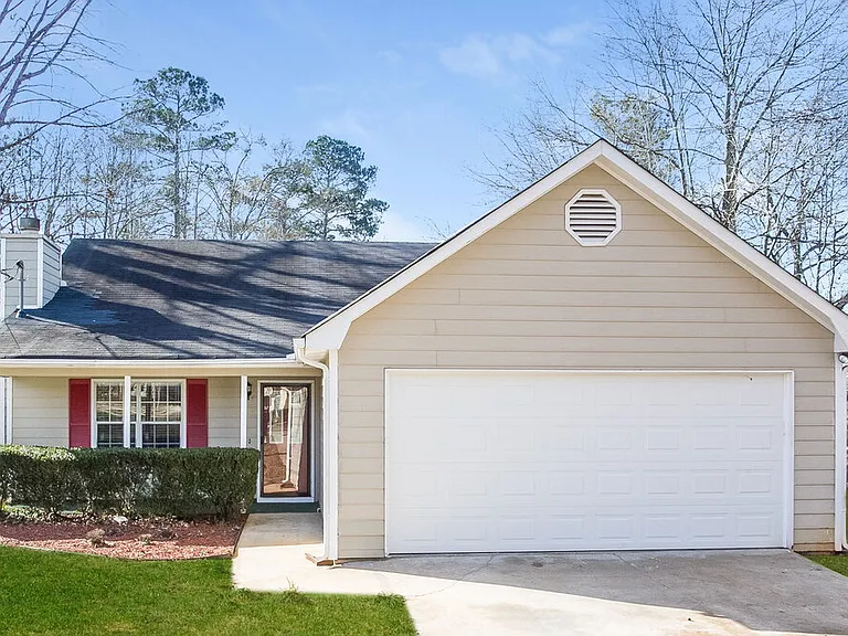 470 Rosehill Dr — Photo 1