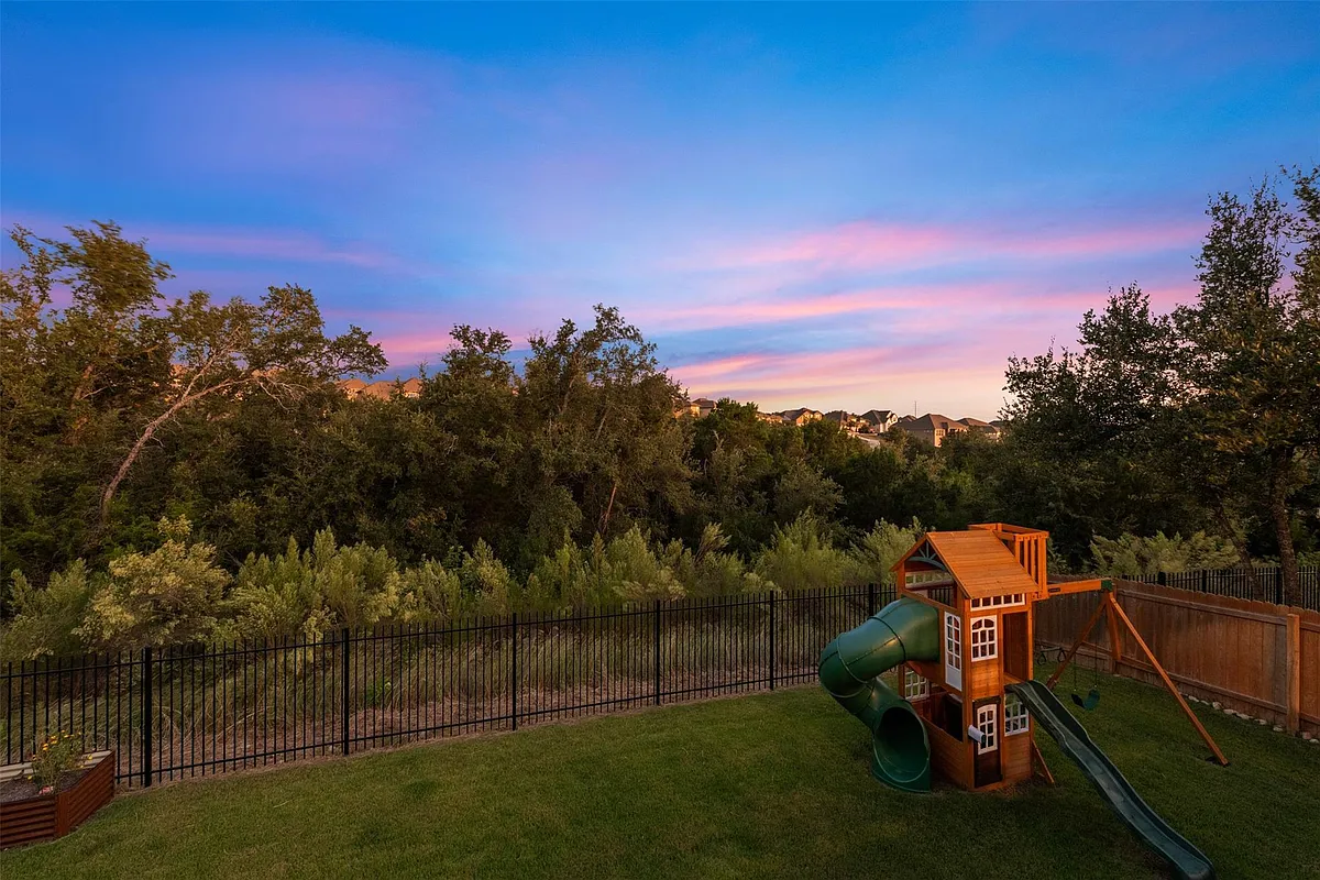 Building Photo - 7611 Desert Needle Dr