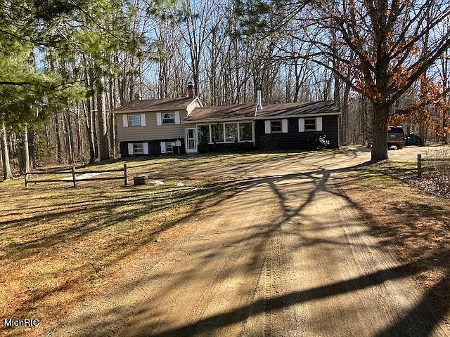 37137 30th St, Paw Paw, MI 49079 | Zillow