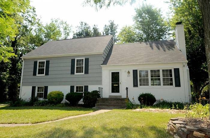 2nd image of 8413 Fort Hunt Rd