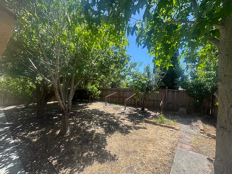 1528 Alcatraz Ave — Photo 8