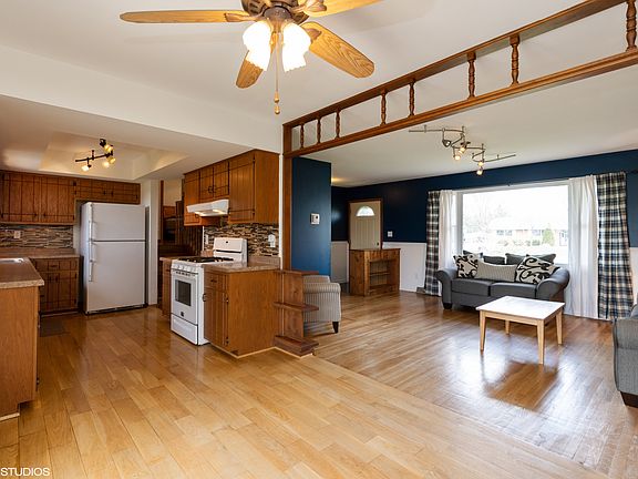 5th image of 682 Charlotte Ct