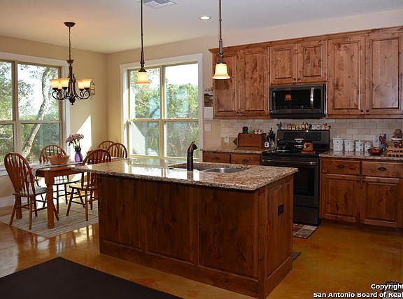 4th image of 1715 Yaupon Dr