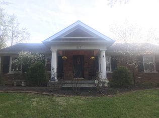 517 Southland Dr, Versailles, KY 40383