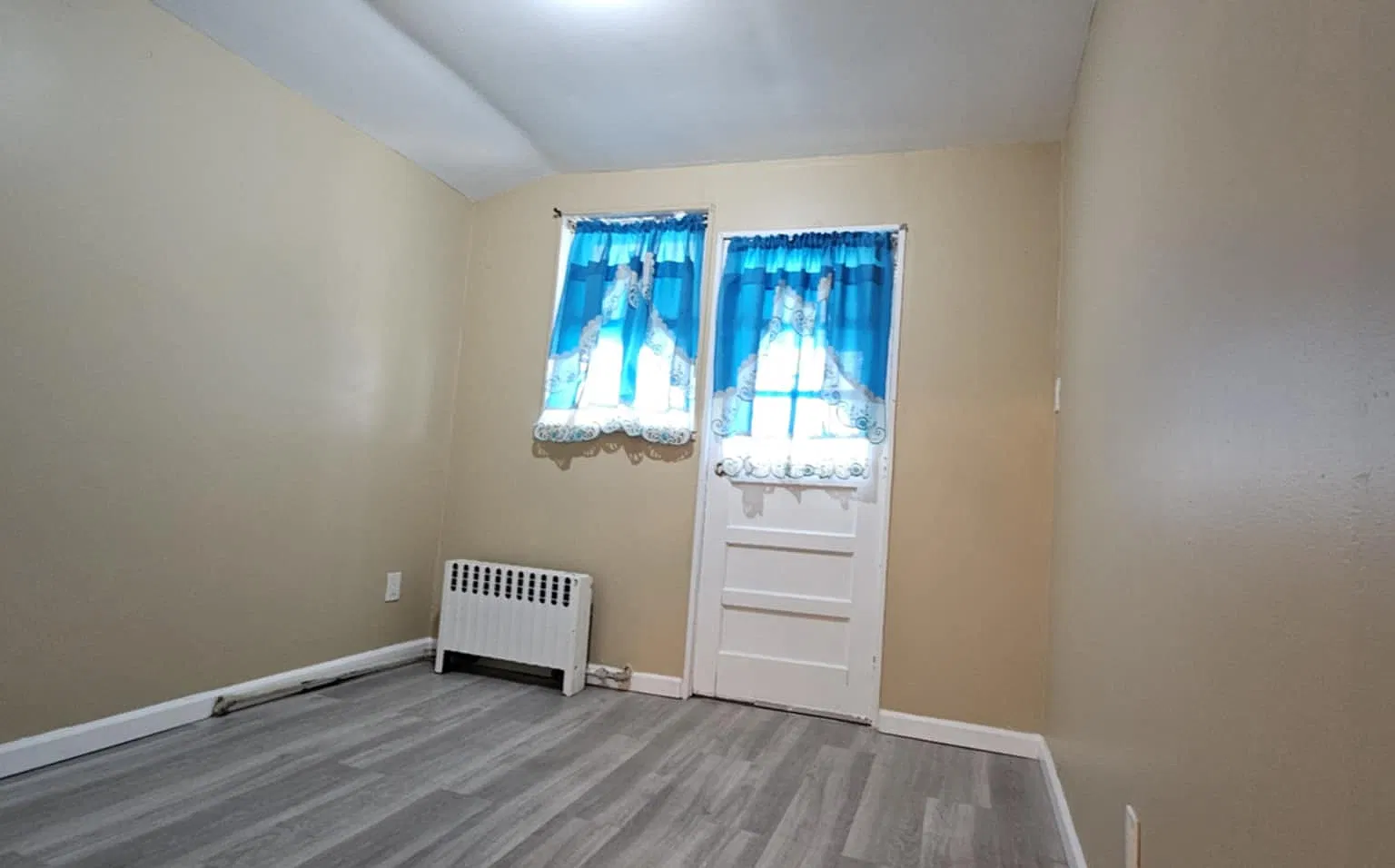 3 bed, 1.5 bath, 1200 sqft, $2,950 — Photo 3