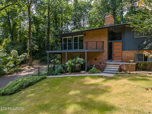 3rd image of 2509 Lakemoor Dr