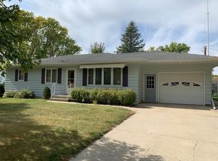 270 7th St W, Hector, MN 55342