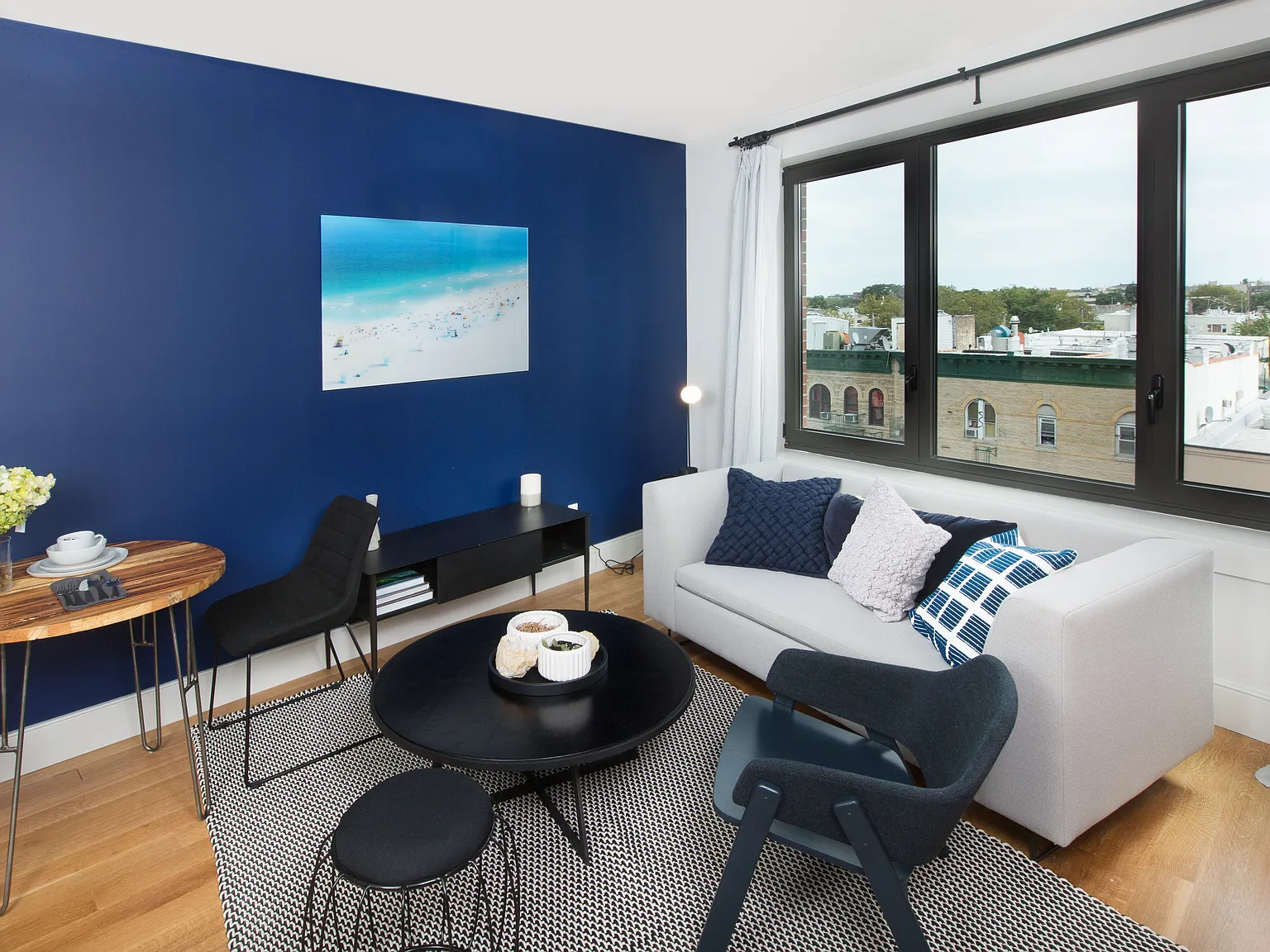 1 bed, 1.0 bath, 701 sqft, $3,204 — Photo 3
