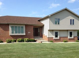 1704 Peri Dr, Mendota, IL 61342