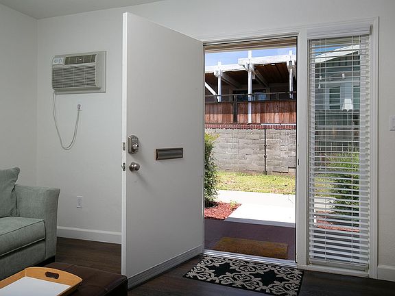 5th image of 109 1/2 N Valencia St