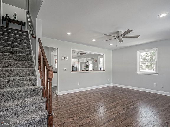 5th image of 8 Riviera Dr