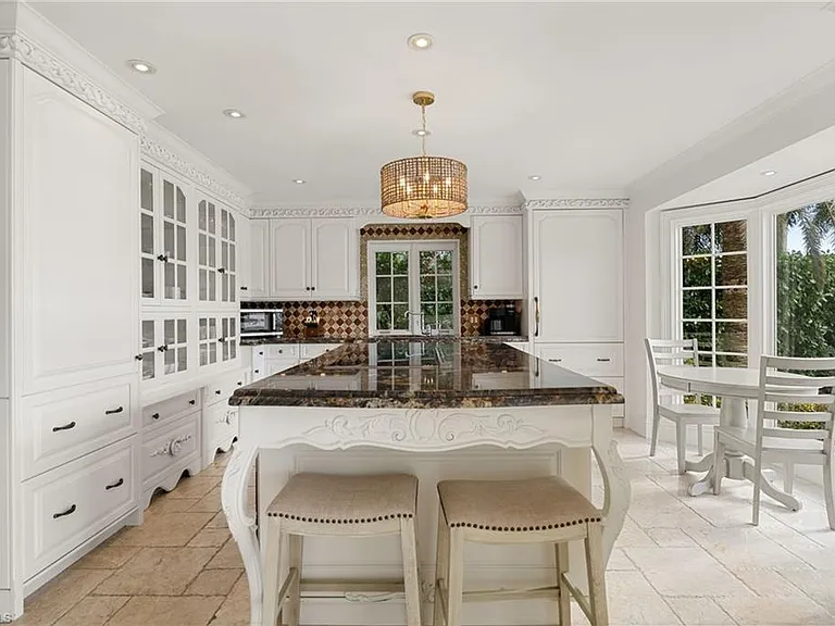 1060 Galleon Dr — Photo 15