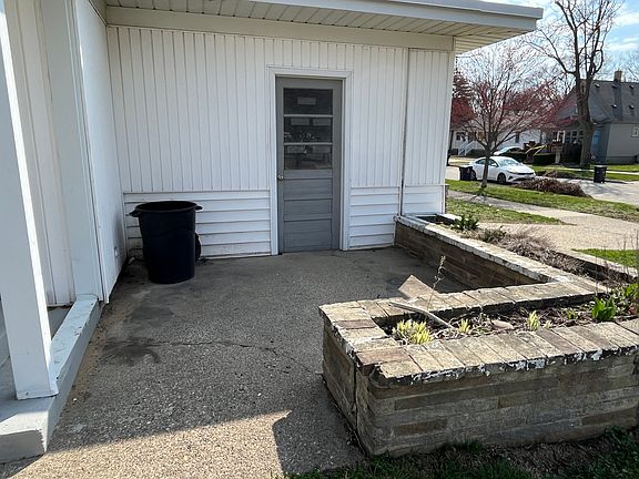 5th image of 393 W 20th St