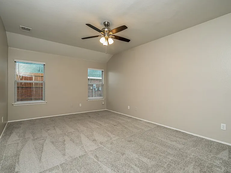 904 Nancy Dr — Photo 10