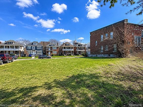 3rd image of 7427 Churchill St