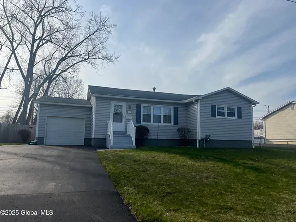 20 Thoroughbred Lane, Colonie, NY 12205