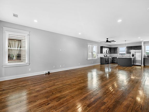 5th image of 622 Chesterfield Way