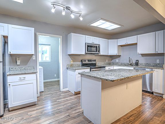 5th image of 361 E Alturas St
