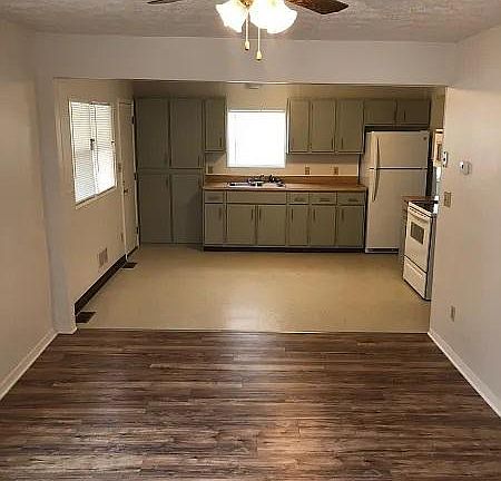 4th image of 1070 Cree Ave