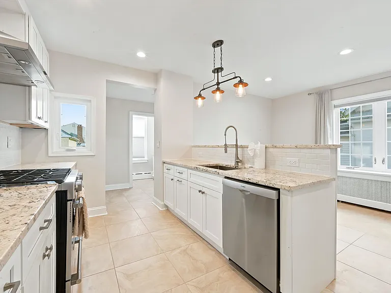 204 Harding Ave — Photo 8
