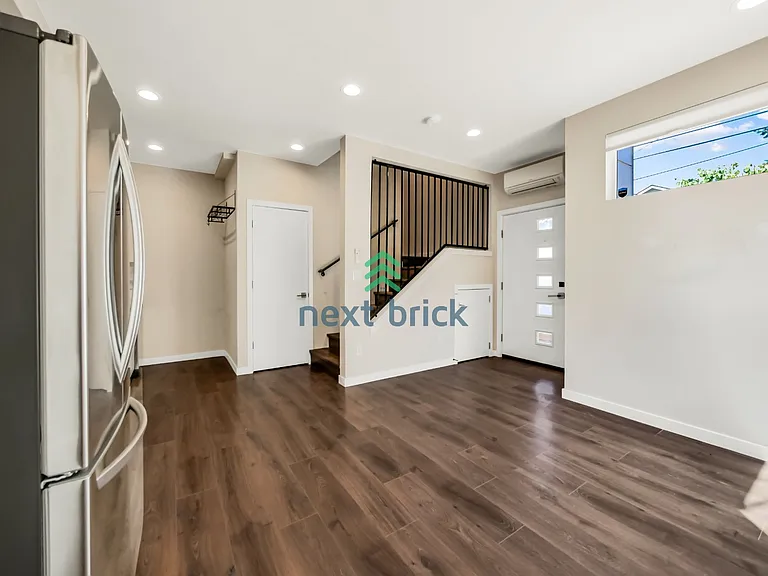 8841 Midvale Ave N #C — Photo 4
