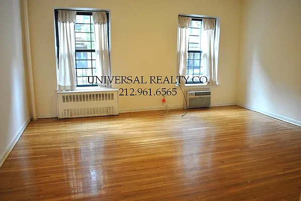 Rented by Universal Realty Group | media 28