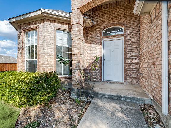 3rd image of 4500 Saddlebrook Dr