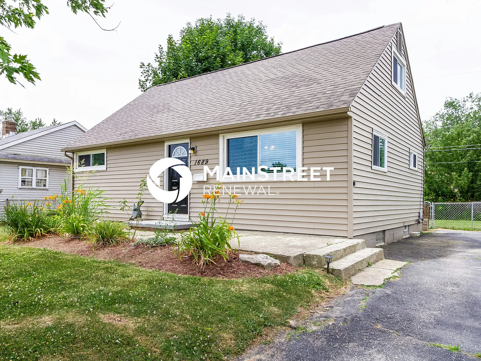 1689 Geraldine Ave — Photo 3