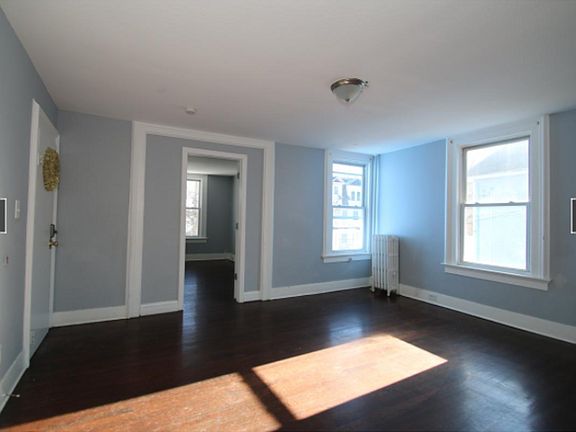4th image of 54 Kensington St #2