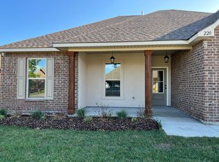 220 Tall Oaks Ln, Youngsville, LA 70592