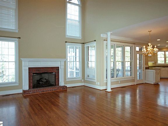 4th image of 401 Rivercrest Dr