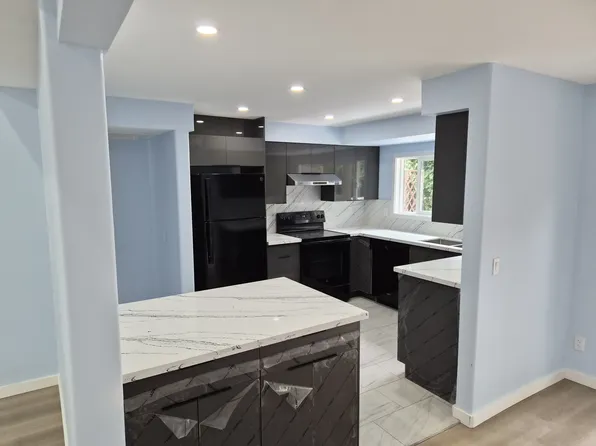 8330 NE 120th St, Kirkland, WA 98034