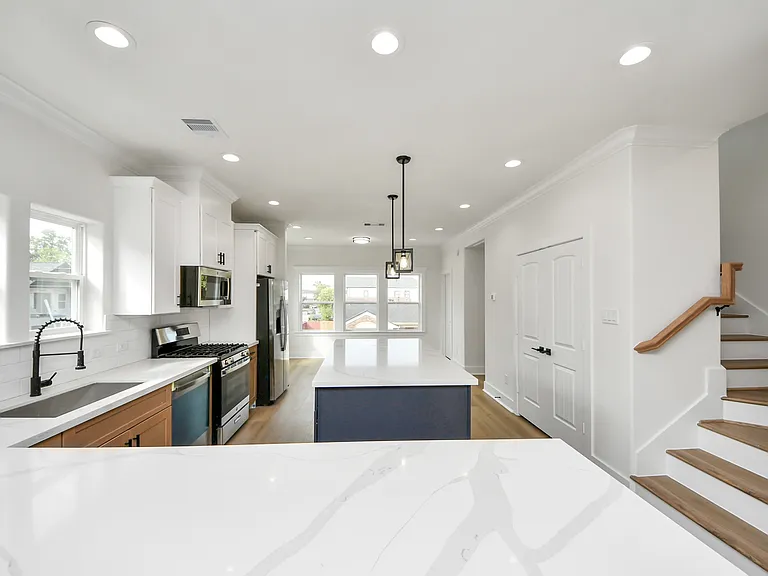 3806A Yale St — Photo 18