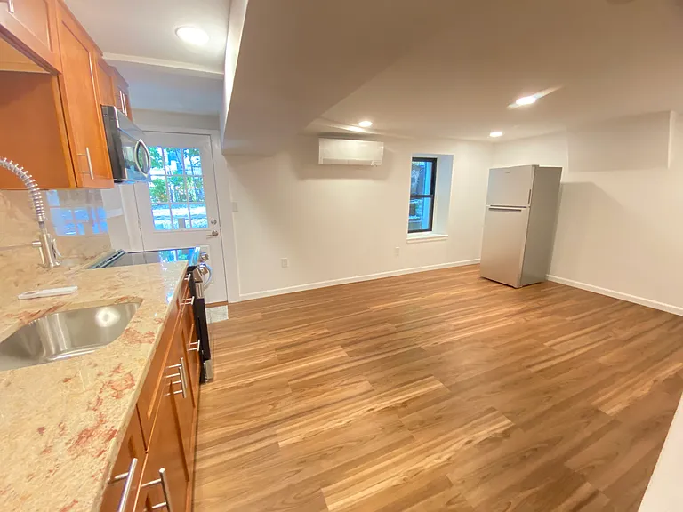 688 Parker St #1 — Photo 15