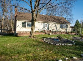 8 Robin Pl, West Nyack, NY 10994