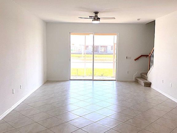 3rd image of 2814 Blossom Ct