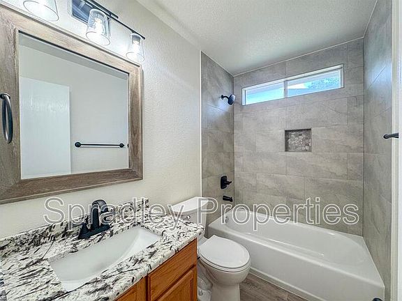4th image of 2720 Greenbriar Ct