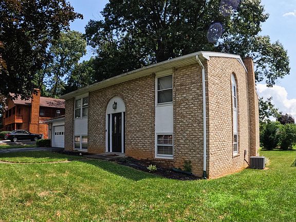 4th image of 10815 Lincoln Ave