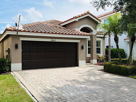 2nd image of 8469 Calabria Lakes Drive