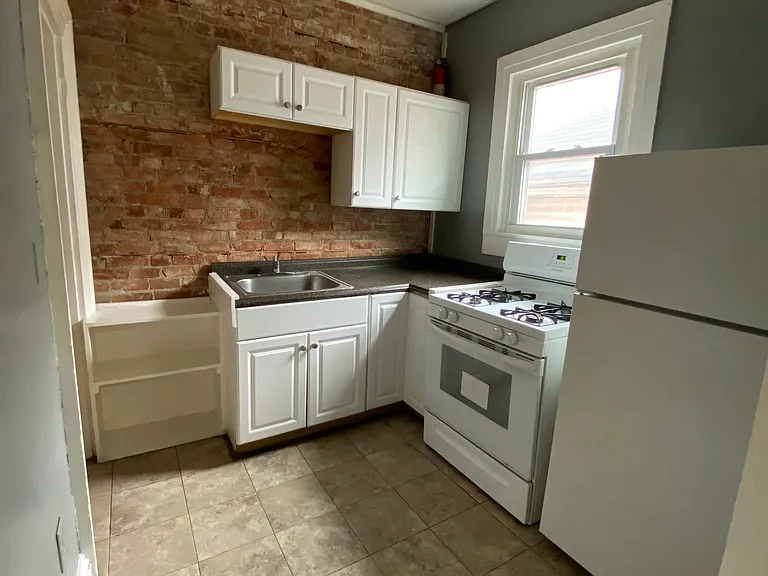 2427 Broadway #2R — Photo 2