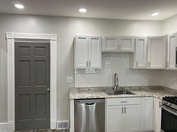 3rd image of 216 Bird Ave #1