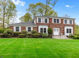 8 Mariner Dr, Randolph, NJ 07869