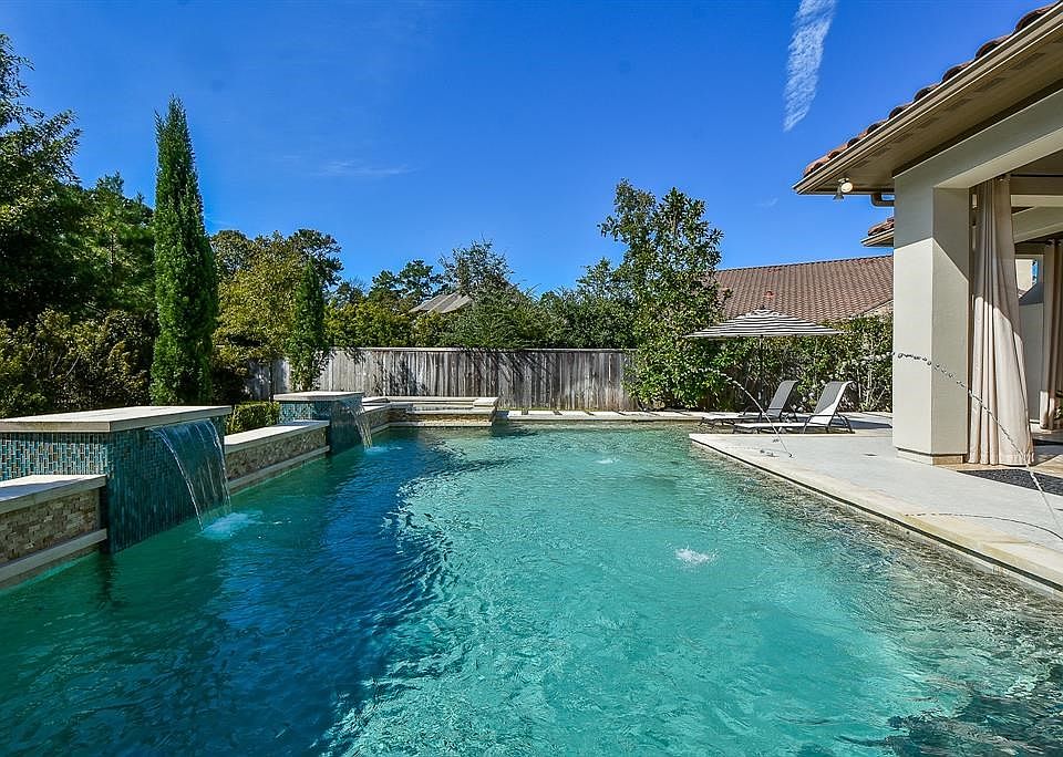 Welcome to 43 Woodglade Way where you have your very own back yard oasis!