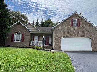 8006 Whittler Ct, Roanoke, VA 24019
