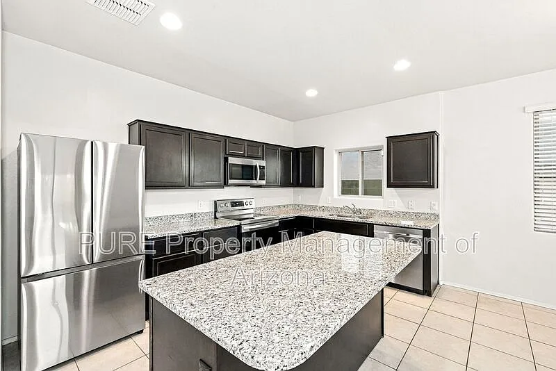 4 bed, 2.0 bath, 1550 sqft, $1,795 — Photo 3