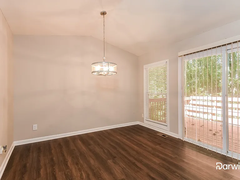 517 Hollow Ct — Photo 8